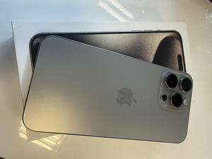 iPhone 15 Pro Max 256GB (1 фото из 4)