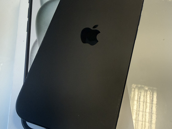 iPhone 15 128GB