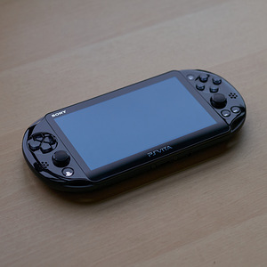 Sony Playstation Vita 2000 Slim + SD2Vita 64GB (2 фото из 7)