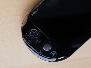 Sony Playstation Vita 2000 Slim + SD2Vita 64GB (5 фото из 7)