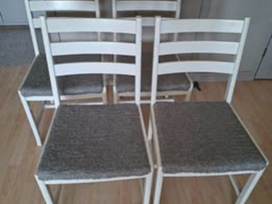 4 прочных деревянных стула — цена за все 88eur
