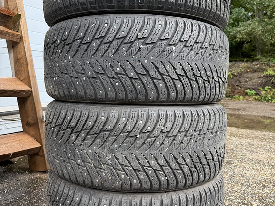 245/45/19 шипованные шины Nokian 7,5 мм dot2021