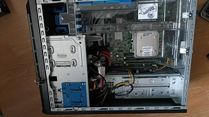HP Proliant ML30 Gen9 Server (1 foto / 6)