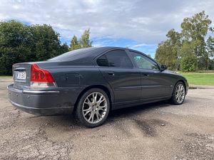 Volvo S60 Summum D5 (4 фото из 15)