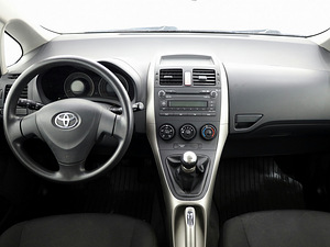 Toyota Auris Linea Sol A-C 1.4 71kW (5 фото из 9)