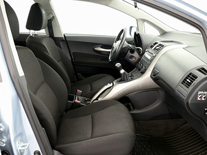 Toyota Auris Linea Sol A-C 1.4 71kW (6 фото из 9)