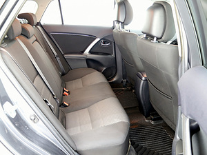 Toyota Avensis Linea Sol Facelift 2.0 D-4D 91kW (7 фото из 8)