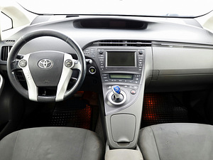 Toyota Prius Linea Sol Facelift 1.8 73kW (5 фото из 8)