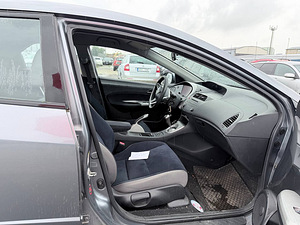Honda Civic Elegance 1.3 61kW (6 фото из 7)