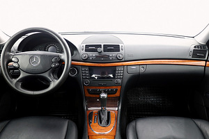 Mercedes-Benz E 200 Elegance Facelift ATM 1.8 120kW (5 фото из 7)
