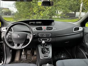 Renault Scenic (2 фото из 8)
