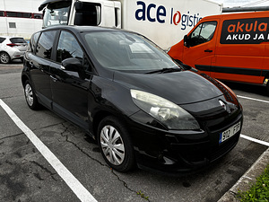 Renault Scenic (8 фото из 8)