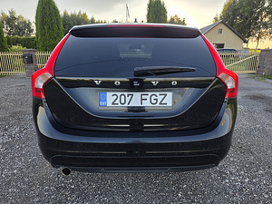 Volvo V60 City Safety 2.0 D2 88kW (7 foto / 15)