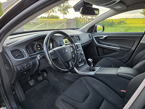Volvo V60 City Safety 2.0 D2 88kW (9 foto / 15)