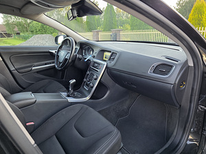 Volvo V60 City Safety 2.0 D2 88kW (13 foto / 15)