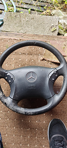 Mercedes руль (4 фото из 4)