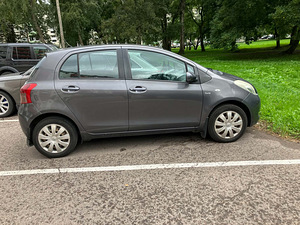 Toyota yaris (1 foto / 8)