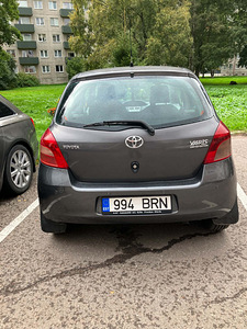 Toyota yaris (2 foto / 8)