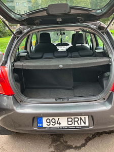 Toyota yaris (3 foto / 8)