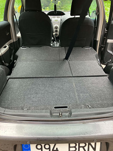 Toyota yaris (5 foto / 8)
