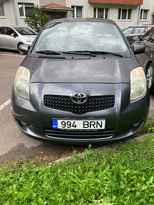 Toyota yaris (8 foto / 8)