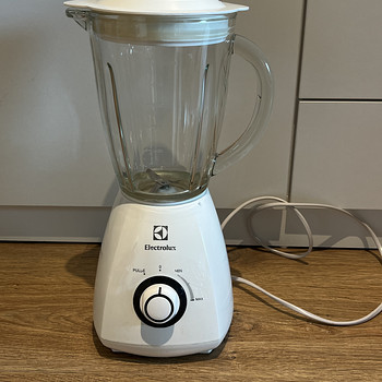 Блендер Electrolux со стеклянным кувшином