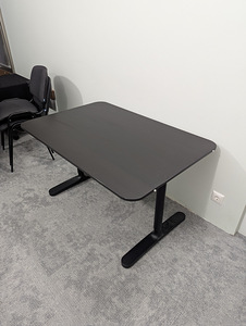 IKEA BEKANT письменный / офисный стол 120×80 см (1 фото из 4)
