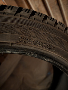 Шипованные шины Yokohama ice GUARD iG65, 225/45R17 94 T XL studd (4 фото из 5)