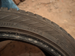 Шипованные шины Yokohama ice GUARD iG65, 225/45R17 94 T XL studd (5 фото из 5)