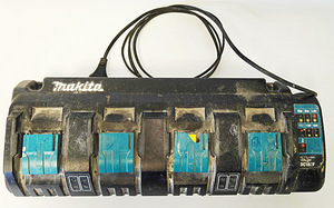 Зарядное устройство Makita DC18SF 4-слотное Li-ion (3 фото из 3)