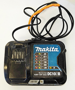 Зарядное устройство Makita DC10SB 10,8В 3А (3 фото из 3)