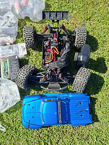 Arrma Notorious + много запчастей и аккумуляторы 3×6S (2 фото из 6)