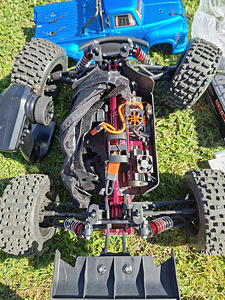 Arrma Notorious + много запчастей и аккумуляторы 3×6S (3 фото из 6)