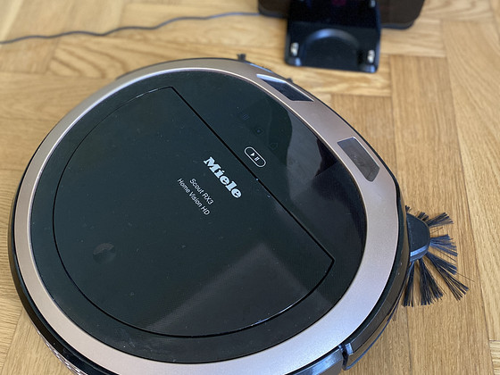 Робот-пылесос Miele Scout RX3 Home Vision HD — очень мало ис