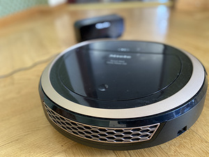 Робот-пылесос Miele Scout RX3 Home Vision HD — очень мало использовался (3 фото из 6)