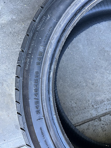 245/40R19 зимние шины (2 фото из 5)