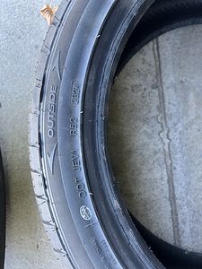 245/40R19 зимние шины (3 фото из 5)
