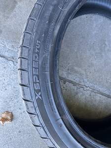 245/40R19 зимние шины (5 фото из 5)