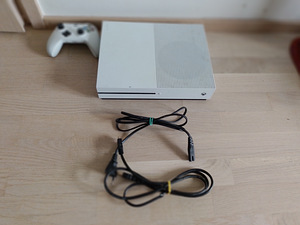 Xbox One S 1 ТБ (4 фото из 5)