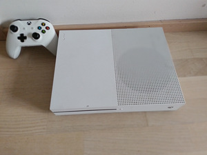 Xbox One S 1 ТБ (5 фото из 5)