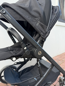 Прогулочная коляска Cybex Balios S Lux, Moon Black (5 фото из 5)