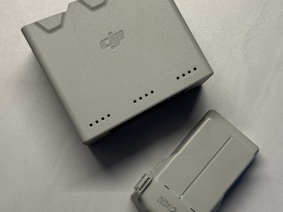 DJI mini 3 pro battery and charging hub