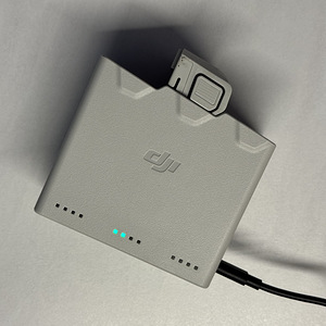 DJI mini 3 pro battery and charging hub (5 foto / 7)