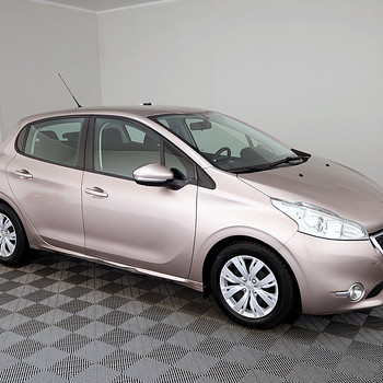 Peugeot 208 Elegance 1.2 60kW