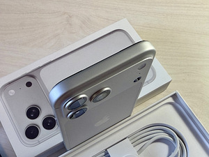 Apple iPhone 17 Pro Max Silver 256GB как новый! Гарантия (2 фото из 10)