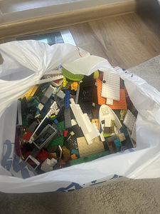 MÜÜDUD Lego klotsid (minifiguurid ja tarvikud 17,5 kg kokku) (3 foto / 5)