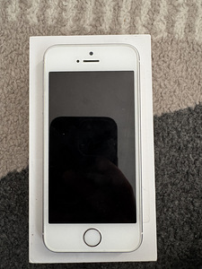 iPhone SE (1) (3 фото из 10)