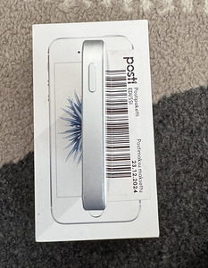 iPhone SE (1) (6 фото из 10)