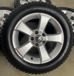 Volkswagen originaal veljed R16 (1 foto / 3)