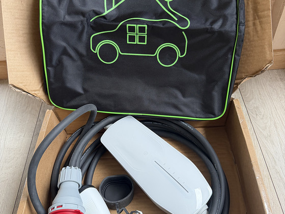 Белое зарядное устройство для электромобиля 11kw